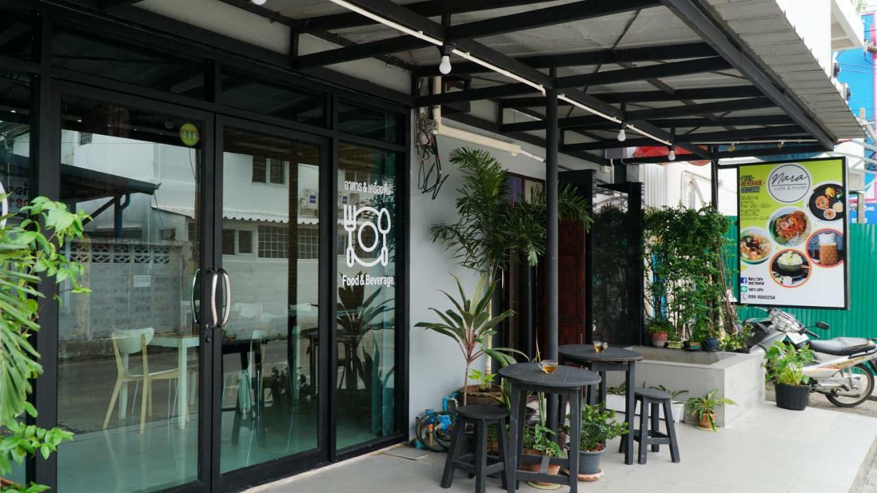 Nara Cafe And Hostel Bangkok Exterior photo